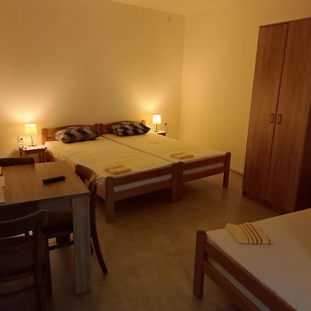 Adamovic Appartement Pirot Buitenkant foto