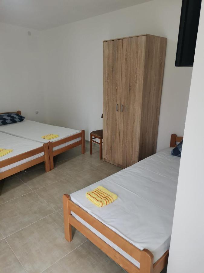 Adamovic Appartement Pirot Buitenkant foto