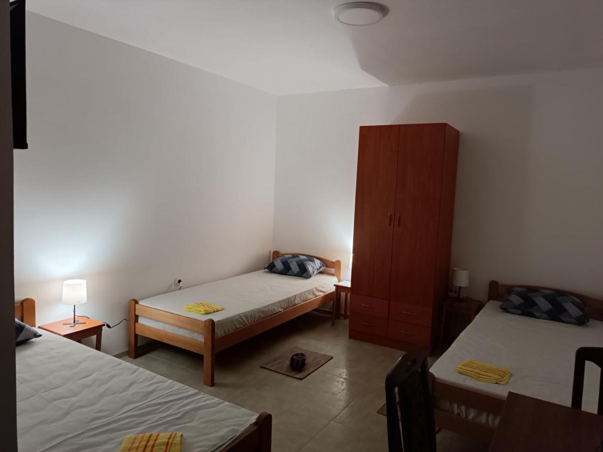 Adamovic Appartement Pirot Buitenkant foto