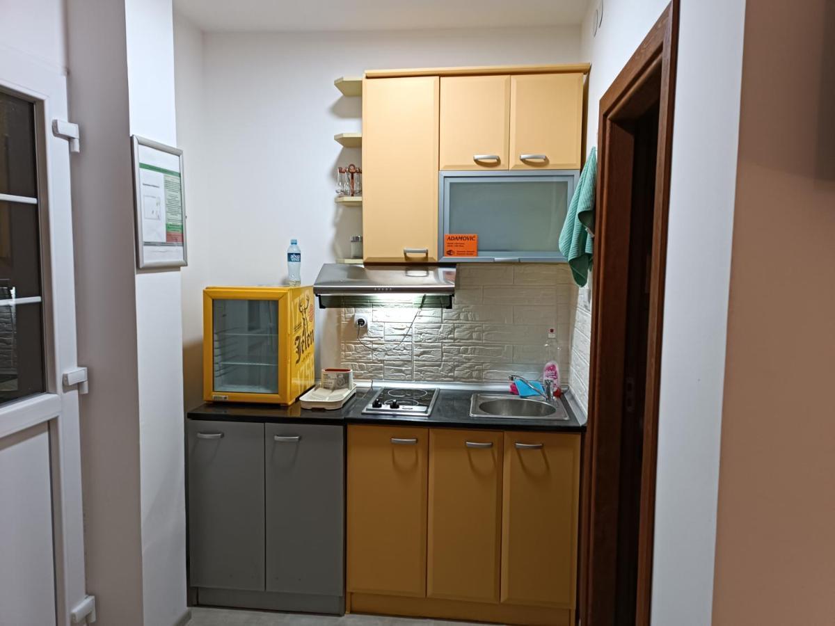 Adamovic Appartement Pirot Buitenkant foto