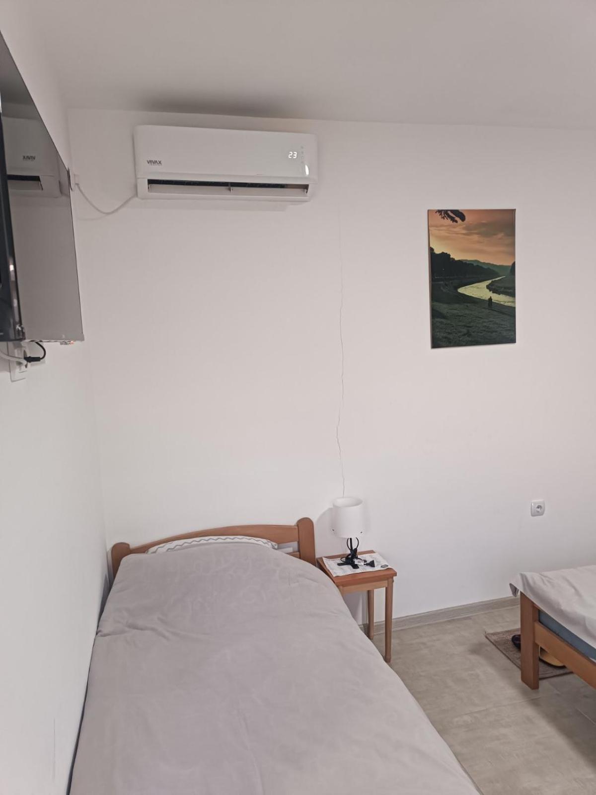 Adamovic Appartement Pirot Buitenkant foto