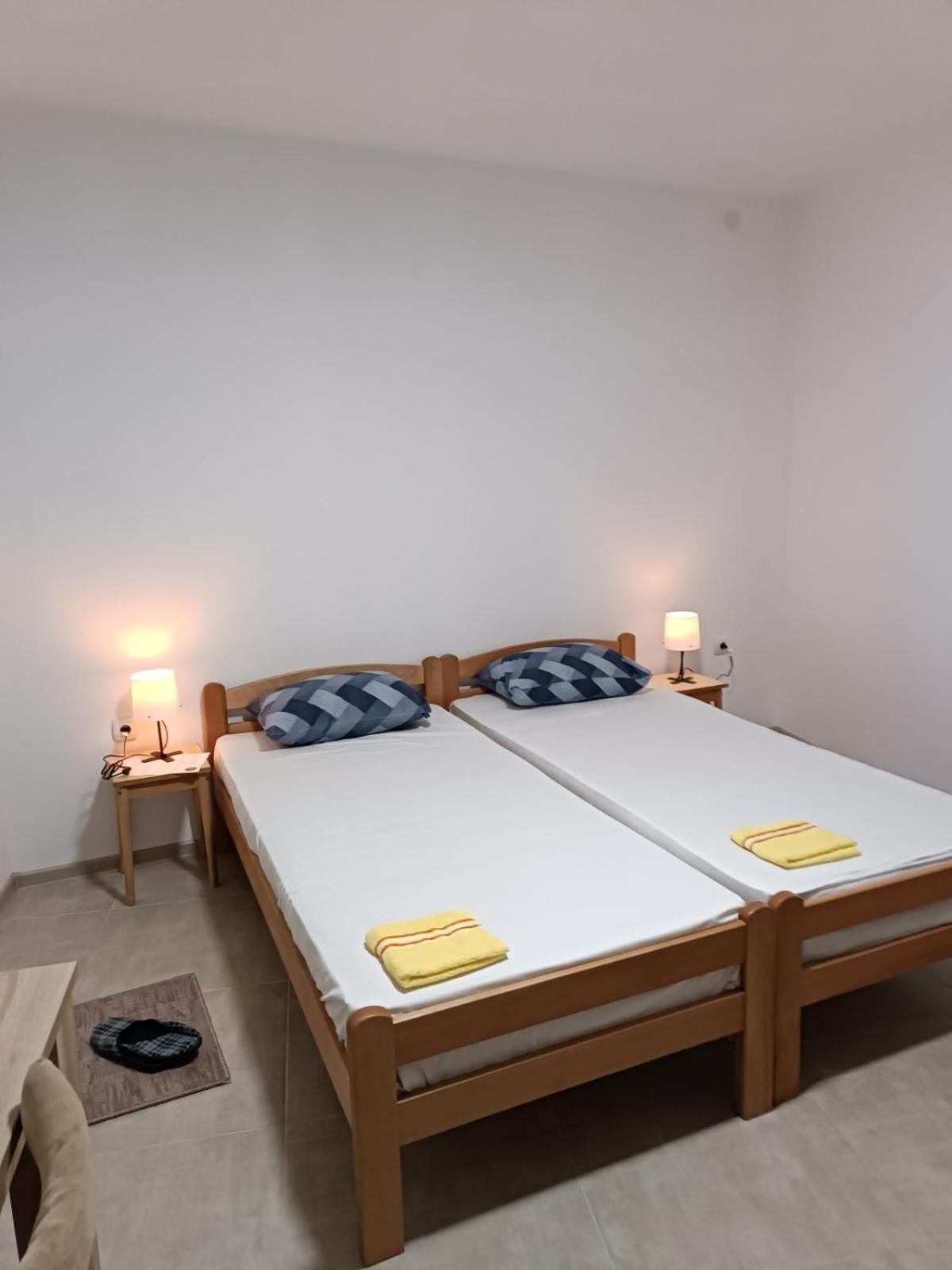 Adamovic Appartement Pirot Buitenkant foto