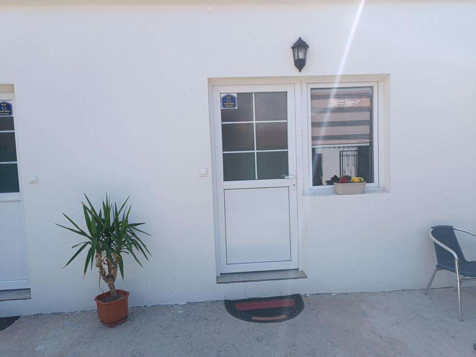 Adamovic Appartement Pirot Buitenkant foto